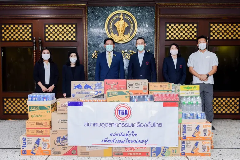 นายอดิศักดิ์ รักอริยะพงศ์ (ขวา) รองประธาน...