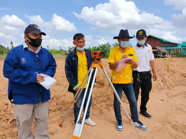 พช.เปือยน้อย จังหวัดขอนแก่น ลงพื้นที่ตรวจวัดปริมาณงาน และเยี่ยมครัวเรือนเป้าหมายตามโครงการพัฒนาหมู่บ้านเศรษฐกิจพอเพียง
