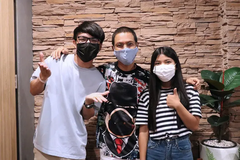 เป็นศิลปินอีกคู่ที่ประสบความสำเร็จอย่างถล...