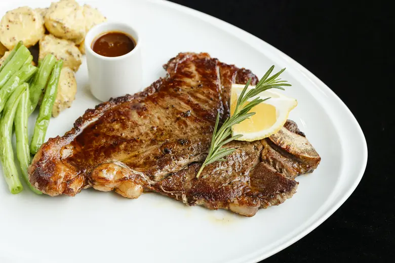 ร้านอาหารฟาโวล่าเชิญเปิดประสบการณ์ทานอาหา...