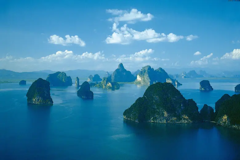 ล่องเรือหรูชมความงามแห่งท้องทะเล และพระอาทิตย์ตกไปกับ "137 พิลลาร์ สปิริต"