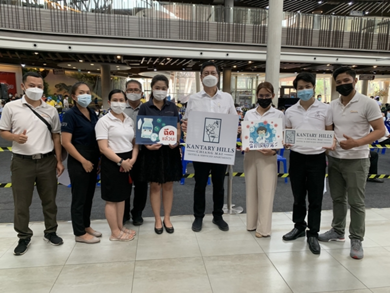 เศรษฐพงศ์ วรรธนะกุล (คนที่ 6 จากซ้าย) ผู้...