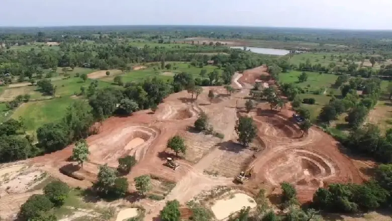พช. จับมือเครือข่ายกสิกรรมธรรมชาติภาคอีสาน ร่วมลงแขกเอามื้อสามัคคี "โคก หนอง นา ปันบุญ"