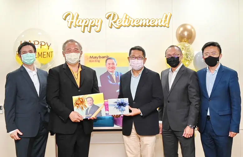 ดร.อารีพงศ์ ภู่ชอุ่ม ประธานกรรมการ, นายอา...