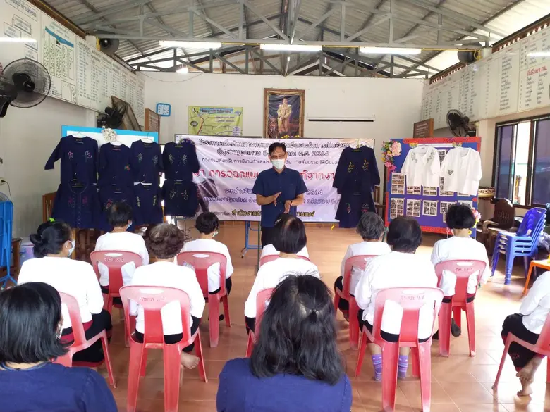 สนพ.แพร่ ดำเนินการปิดฝึกอบรมโครงการเพิ่มศักยภาพคนทุกช่วงวัยเพื่อรองรับการเป็นสังคมผู้สูงอายุคุณภาพ "การออกแบบผลิตภัณฑ์จากงานปักผ้า"