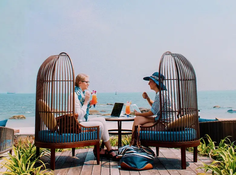 สัมผัสบรรยากาศการทำงานแบบผ่อนคลายและอุ่นใ...