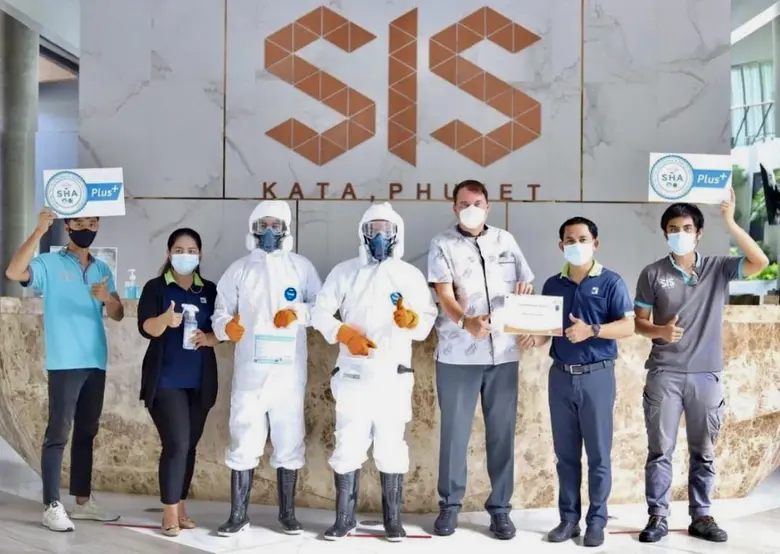 นายธวัตชัย รัตนวัน (ที่ 2 จากขวา) ผู้จัดก...