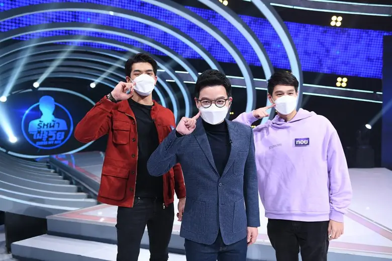 รู้แล้วถึงกับอึ้ง! "ทอย -จอส" เปิดอายุจริง "มอร์ - ธนพัชร์"   นักร้องร็อคอินดี้ยุค 90 "วงมอร์กะจาย" ในรายการ "GUESS MY AGE"