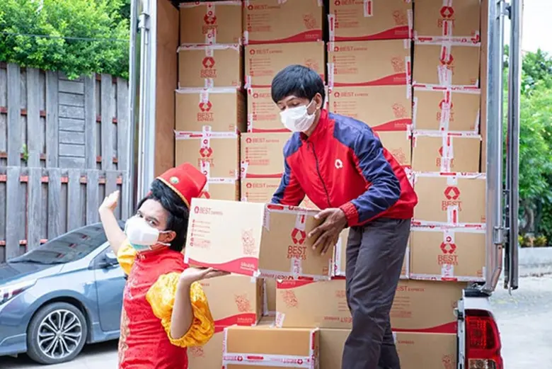 BEST Express ร่วมส่งต่อน้ำใจช่วยผู้ประสบภัยโควิดกับคุณเอ ศุภชัย