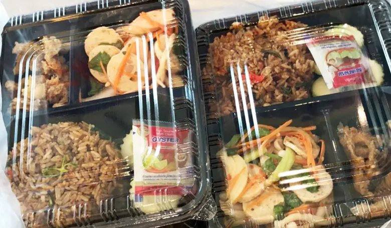 ขอขอบคุณ! คุณไชย เฉลิมวัชราภรณ์ พี่น้องผองเพื่อน ABC - ABC Real สนับสนุนอาหารกลางวัน บุคลากรทางการแพทย์ อาสาสมัคร ศูนย์ฉีดวัคซีน SPU