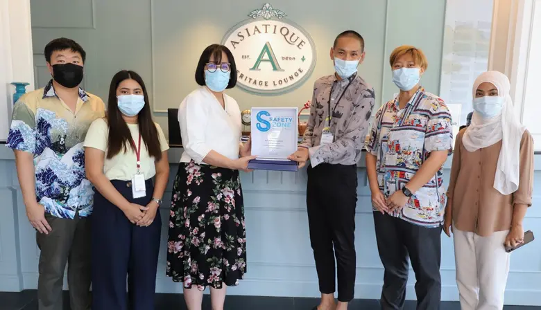 กรมการท่องเที่ยวมอบโล่ประกาศเกียรติคุณให้...