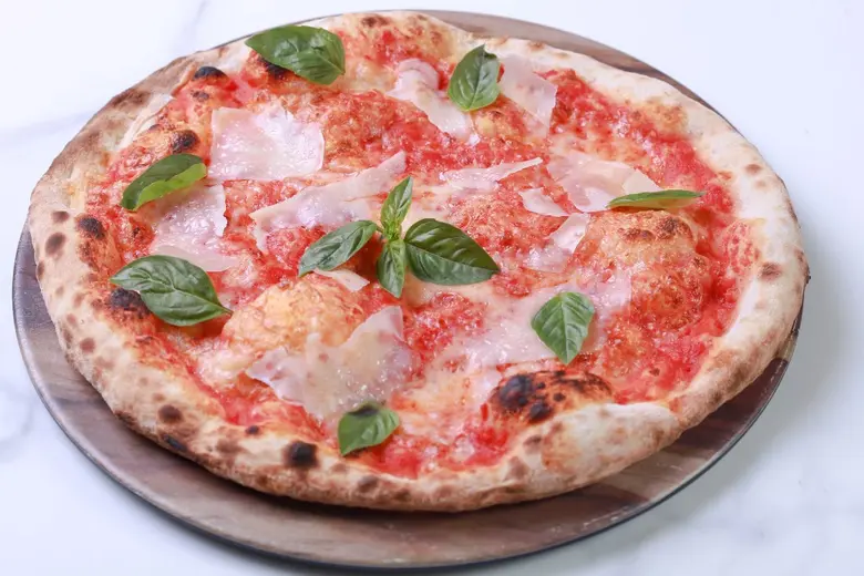 เดลิเวอรี่ความอร่อย ซื้อ 1 แถม 1 กับพิซซ่าโฮมเมดสไตล์อิตาเลียนขนานแท้ ณ โรงแรมเซ็นทาราแกรนด์ฯ เซ็นทรัลเวิลด์