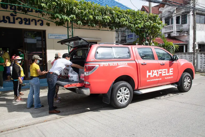 ข้าวกล่องจากใจ แทนกำลังใจเพื่อสู้ต่อ เรื่องราวการแบ่งปันสิ่งดีๆ สู่สังคม จากเฮเฟเล่