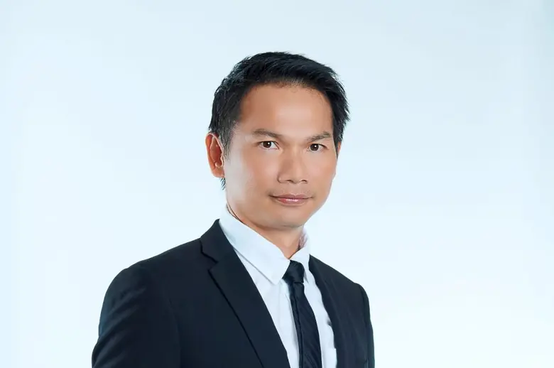 ท่ามกลางบรรยากาศตามท้องถนนในไทยที่เคยคึกคัก เงียบลง...