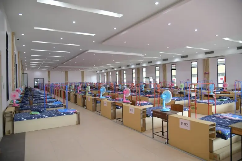 รถจักรยานยนต์ฮอนด้ามอบกล้อง CCTV เสริมระบบความปลอดภัยให้ผู้ติดเชื้อโควิด-19 ที่ศูนย์พักคอย เขตลาดกระบัง