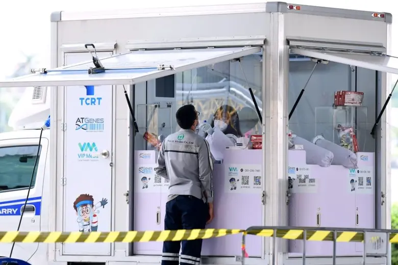 ซีพีเอฟ-เซเว่นฯ ส่งอาหารจากใจ เสริมทัพทีมแพทย์ จุดตรวจโควิด เขตบางพลัด