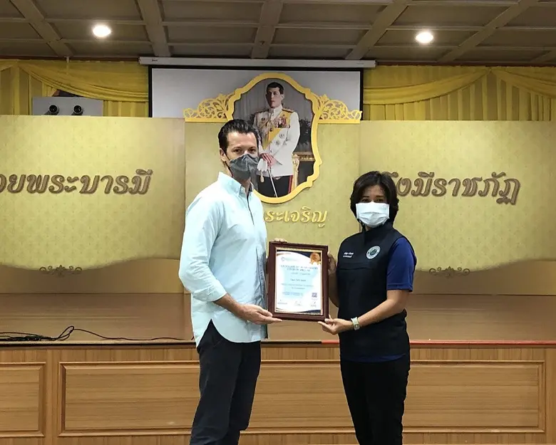 ทิโม่ เคว้นซ์ลี่ (ซ้าย) ผู้จัดการทั่วไป โ...