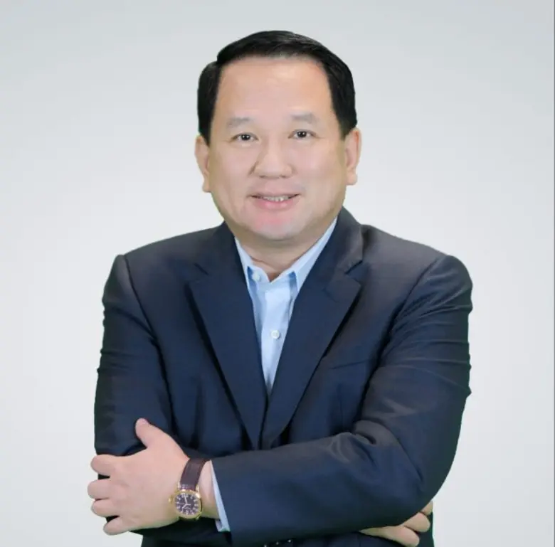 คุณประเสริฐ แต่ดุลยสาธิต ประธานเจ้าหน้าที...