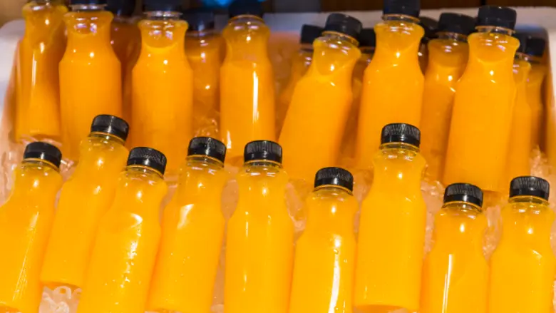 ขอขอบคุณ! 6 คณบดี SPU มอบน้ำส้ม สนับสนุนบุคลากรทางการแพทย์ อาสาสมัคร ศูนย์ฉีดวัคซีนมหาวิทยาลัยศรีปทุม