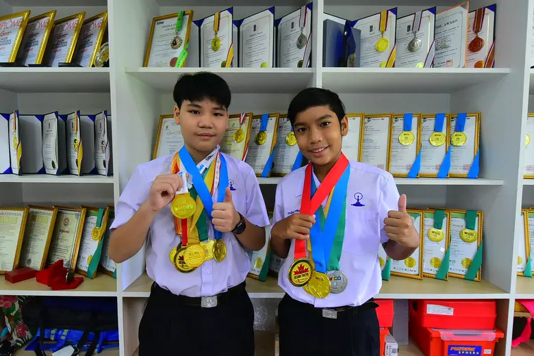 นักเรียนสาธิตจุฬาฯ คว้า 9 รางวัลประกวดนวัตกรรมที่โปแลนด์ ศูนย์นวัตกรรมสาธิตจุฬาฯ สานฝันสู่ความสำเร็จ