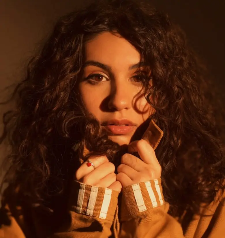 "Alessia Cara" นักร้องและนักแต่งเพลงชาวแค...