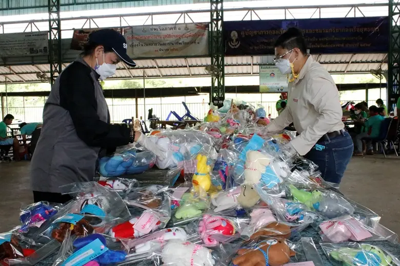ม.ศรีปทุม ชลบุรี จิตอาสา! ส่งมอบตุ๊กตา ปันความสุข มูลนิธิบ้านครูบุญชูเพื่อเด็กพิเศษ สัตหีบ จ.ชลบุรี