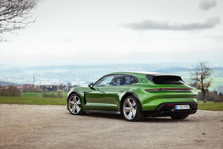 ปอร์เช่สร้างสถิติใหม่ด้วยยอดส่งมอบรถยนต์ใ...