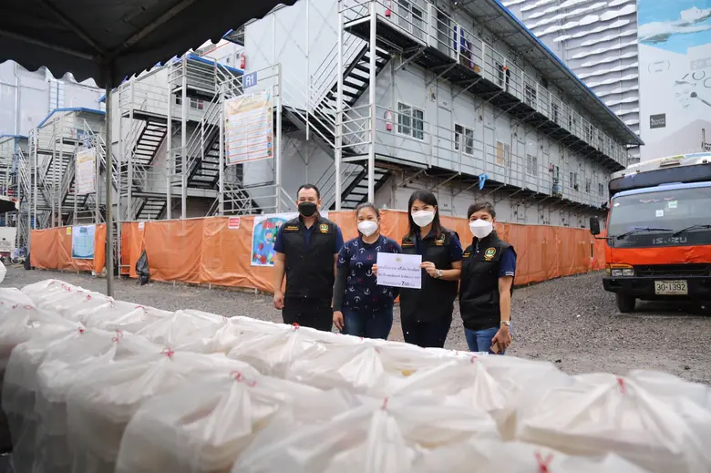 นฤมล ห่วงคนงานแคมป์ก่อสร้าง ส่งทีมมอบข้าวกล่องต่อเนื่อง