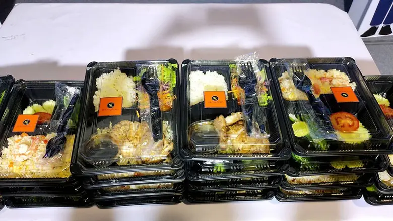 ขอขอบคุณ! "คุณนานา" เจ้าของบริษัท อิวา ไบโอเมทริก โซลูชั่น แอนด์ เมดดิเคิล โพคิดท์ จำกัดและบริษัทเดอะนาตาชา จำกัด มอบอาหาร ศูนย์วัคซีนม.ศรีปทุม