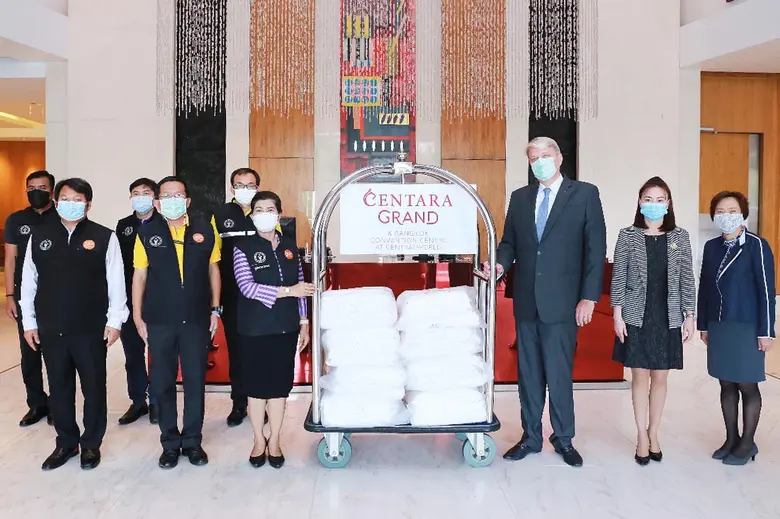 มร. โรเบิร์ต เมาเรอร์ เลิฟเลอร์ (ที่ 3 จา...