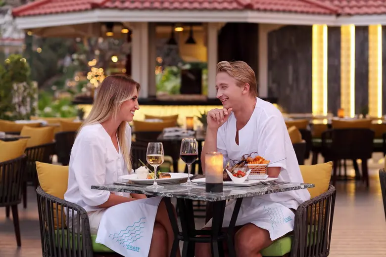 ห้องอาหาร โคสต์ บีชคลับและบิสโทร เชิญทุกท...