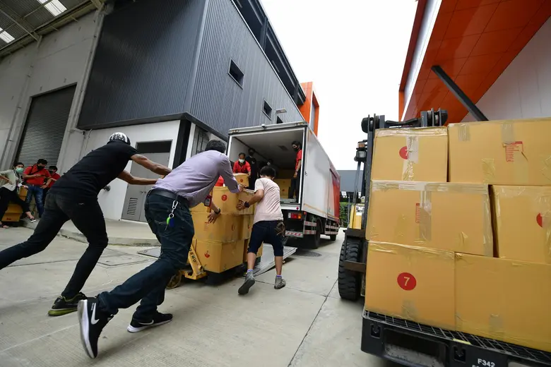 "MONO ปันด้วยใจ สร้างรอยยิ้ม" รวมพลังจิตอาสาชาวโมโน เดินหน้าจัดเครื่องอุปโภค-บริโภค ส่งให้ผู้เดือดร้อน 6,500 ครอบครัว