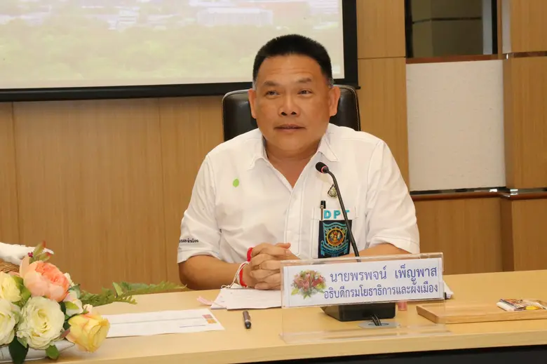 นายพรพจน์ เพ็ญพาส อธิบดีกรมโยธาธิการและผั...