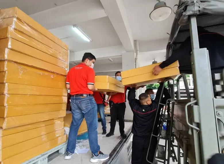 ไปรษณีย์ไทยร่วมหน่วยงานรัฐ ภาคเอกชน เร่งจัดส่งเตียงสนาม แก่ รพ. สนามทุกพื้นที่ทั่วประเทศ ช่วยลดวิกฤตเตียงผู้ป่วยขาดแคลน