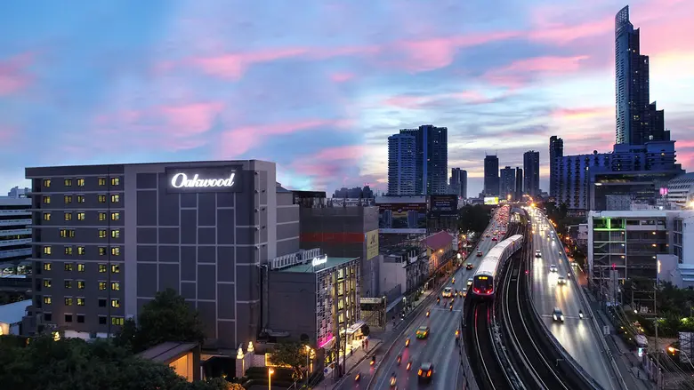 เปลี่ยนที่ทำงานเป็นการพักผ่อน กับแพกเกจเหมาเดือนสุดคุ้ม! ที่ "โอ๊ควู๊ดฯ กรุงเทพ"