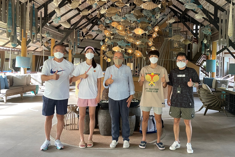 มร.แอนเดรส รูบิโอ (คนที่ 3 จากซ้าย) ผู้จั...