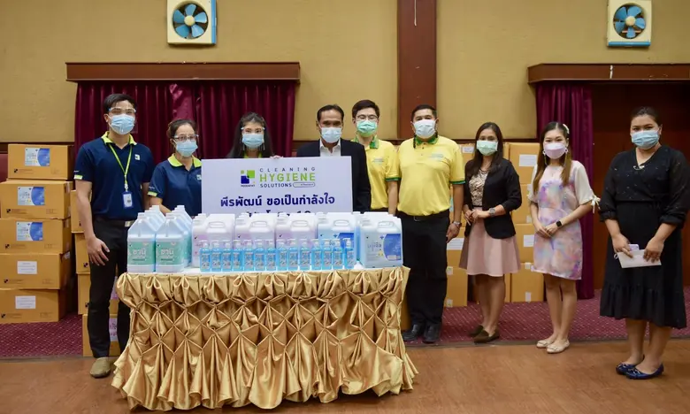 นางสาวสิริวรรณ พวงสว่าง (ที่ 3 จากซ้าย) ผ...