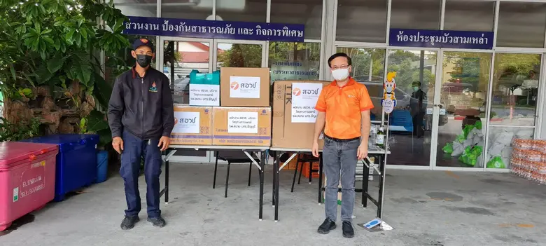 (ขวา) ดร.กิติพงค์ พร้อมวงค์ ผู้อำนวยการสำ...