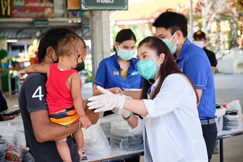 เนเจอร์ เฮิร์บ ส่งต่อกำลังใจ สู้ภัยโควิด-19 มอบอาหารกล่องปรุงสุก 550 กล่อง แก่ชุมชนวัดหลังบาง อ.บางใหญ่ จ.นนทบุรี เพื่อช่วยบรรเทาความเดือดร้อน