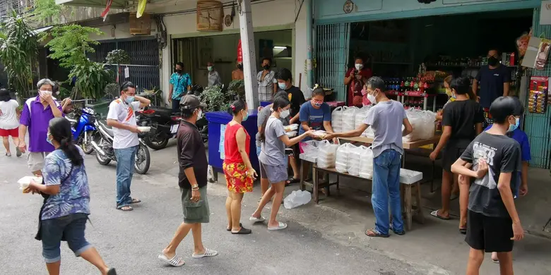 นฤมล มอบข้าวกล่องชุมชนดินแดง-ห้วยขวาง บรรเทาความเดือดร้อน สู้ภัยโควิด-19