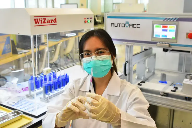 "เครื่องแบ่งบรรจุวัคซีนอัตโนมัติ" นวัตกรรมจากวิศวฯ จุฬาฯ เพิ่มจำนวนผู้รับวัคซีนได้ 20 % ลดภาระงานบุคลากรการแพทย์