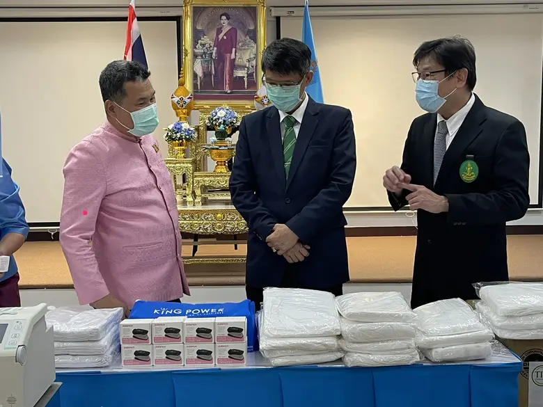 พช.ร่วมกับสภาสตรีแห่งชาติ ในพระบรมราชินูปถัมภ์ มอบครุภัณฑ์ทางการแพทย์ แก่โรงพยาบาลกลาง เนื่องในโอกาสมหามงคลวันเฉลิมพระชนมพรรษา 12 สิงหาคม