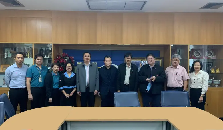 นายยิบพงษ์ สินเจิมสิริ (ลำดับที่ 8 จากซ้า...