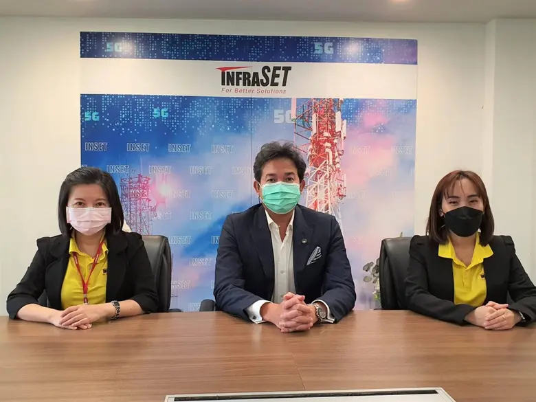 คุณศักดิ์บวร พุกกะณะสุต (กลาง) กรรมการผู้...