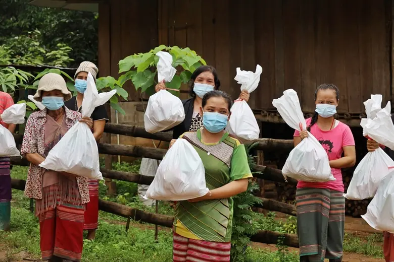 สวพส. ร่วมแรง ร่วมใจ มอบเวชภัณฑ์และเครื่องอุปโภค บริโภคช่วยชาวบ้าน สู้ภัยโควิด-19