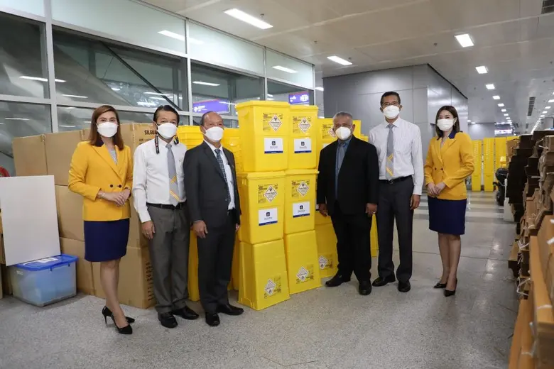 วิริยะประกันภัยสนับสนุนเงินพร้อมอุปกรณ์การแพทย์ถังทิ้งเข็มฉีดยา ศูนย์ฉีดวัคซีนโควิด สถานีกลางบางซื่อ