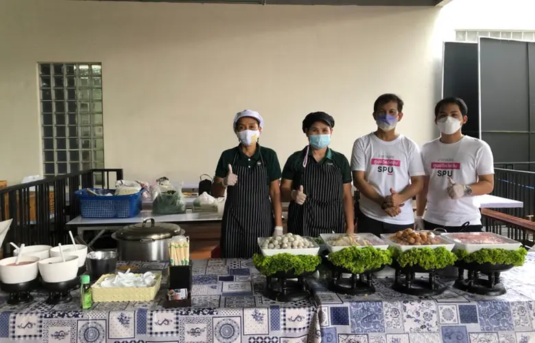 ดร.วรพจน์ กันตพิพัฒน์ ส่งมอบอาหารกลางวัน ...