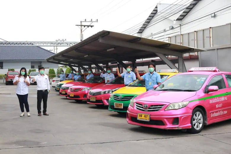 หน้ากากอนามัยซีพีแจกฟรีแล้วกว่า 18 ล้านชิ้น ล่าสุดเครือซีพีร้อยเรียงความดี แจกหน้ากากอนามัยฟรีเพิ่มอีก 6 ล้านชิ้น ใน 40 จุดทั่วกรุงเทพฯร่วมกับครัวปันอิ่ม ผนึกกำลังแท็กซี่ชุมชนช่วยกระจายให้ทั่วถึง