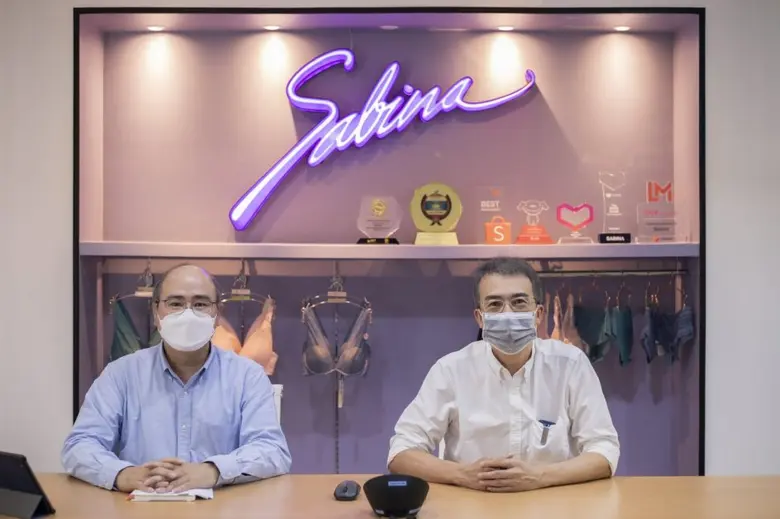 นายบุญชัย ปัณฑุรอัมพร ประธานเจ้าหน้าที่บร...