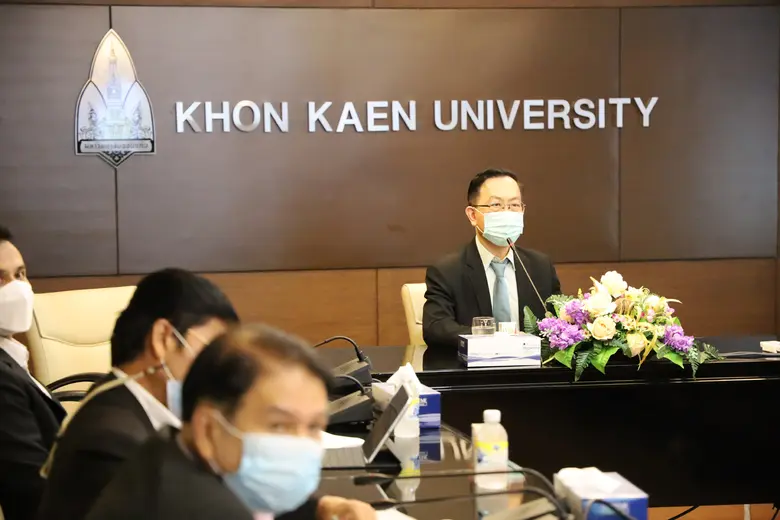 รศ.นพ.ชาญชัย พานทองวิริยะกุล อธิการบดีมหา...